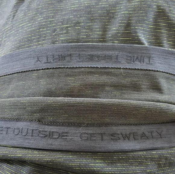 Mens lululemon athletica Black Crewneck Shirt - Picture 3 of 5